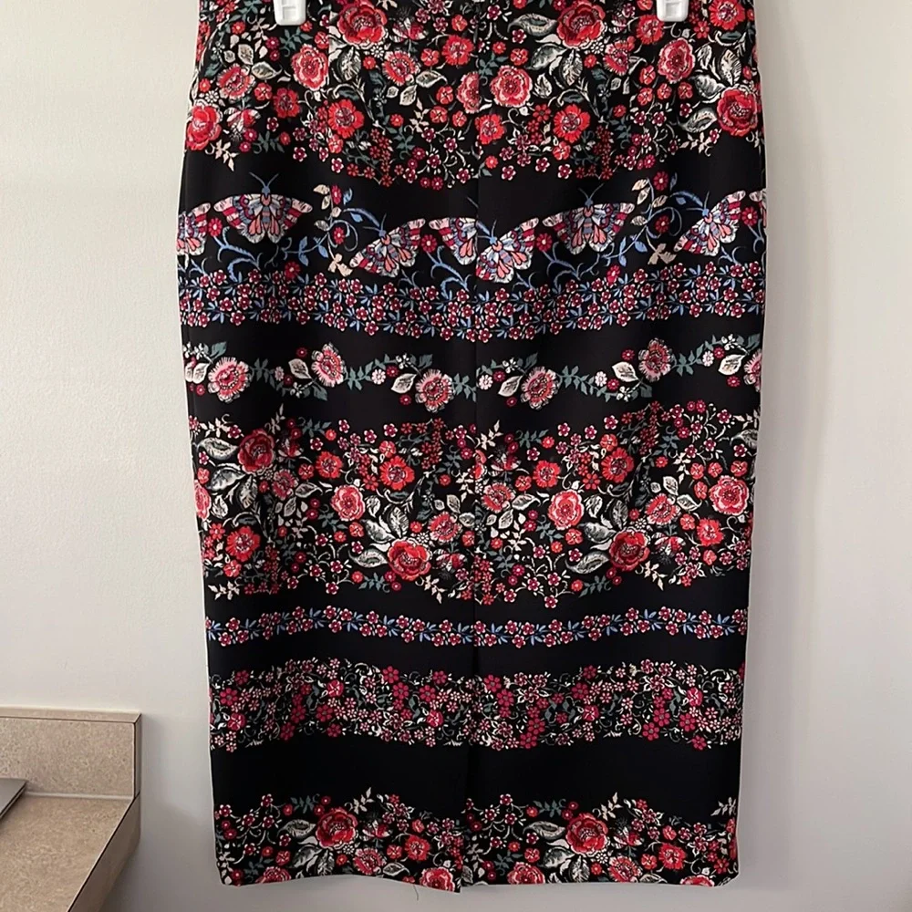 New York &Co 7thAve. MIDI Length Pencil Skirt Dark Floral Size 8 - Picture 3 of 14